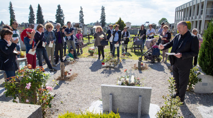 inaugurazione lapide bambini non nati al cimitero di fossano