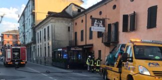 L'incidente, in via Verdi a Fossano, che ha provocato una fuga di gas