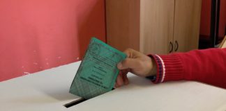 scheda elettorale nell'urna