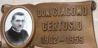 Targa bronzea di don Giacomo Gertosio nel cimitero di Centallo