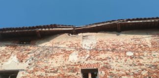 tetto crollato del palazzo in via Vittorio