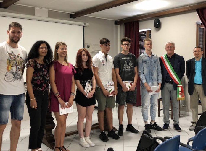 salmour, consegna costituzione ai diciottenni