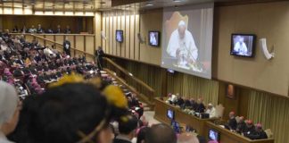 Papa Francesco guida l'inizio dei lavori del Sinodo sulla Amazzonia