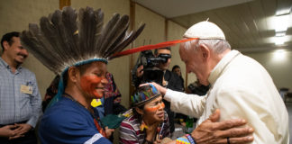 Il Papa incontra una comunità indigena amazzonia