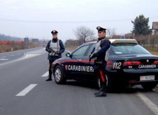 Carabinieri pattugliano le strade