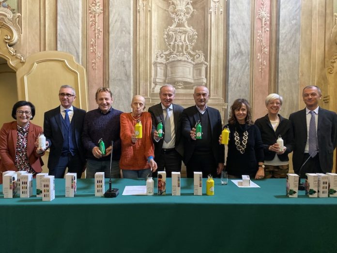 Crf Borracce la crf dona 7 mila borracce alle scuole