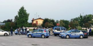 La polizia sul luogo a Cuneo dov'è stata uccisa la cameriera 43enne