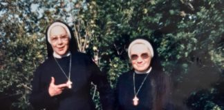 Suor Teresa (a sinistra) con suor Anna