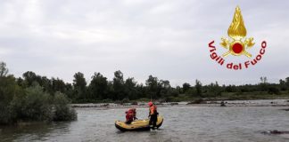 Vigili del fuoco soccorrono pescatore lungo il fiume Stura