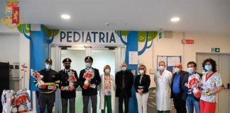 Poliziotto dona uova di cioccolato alla Pediatria di Savigliano
