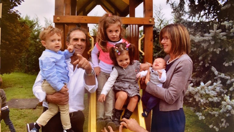 Walter trucco con la moglie e nipotini