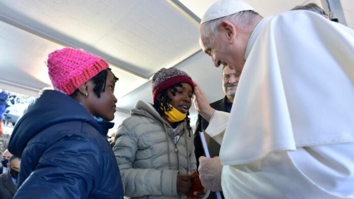 Papa Lesbo Migranti