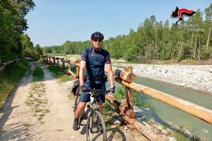 Controlli dei Carabinieri forestali in bicicletta