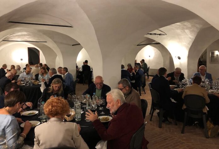 cena di casa do menor al monastero di san biagio