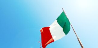 Bandiera Italiana Foto Libera Senza Attribuzione(1)