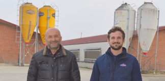 Guido e Giacomo Monge davanti all'azienda agricola