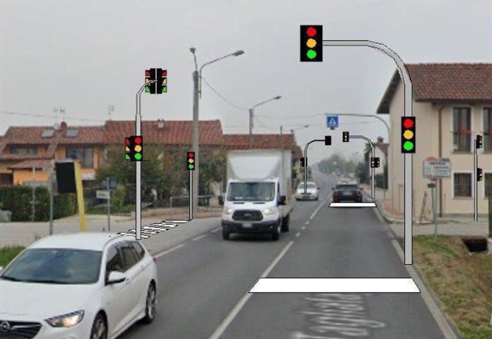 progetto del semaforo intelligente su una strada dove passano camion e macchine