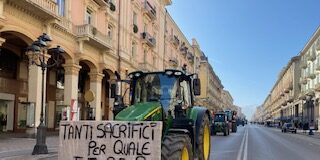 Sfilata Trattori Cuneo Protesta 3101