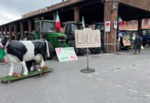 Protesta dei trattori - il presidio in piazza Dompè