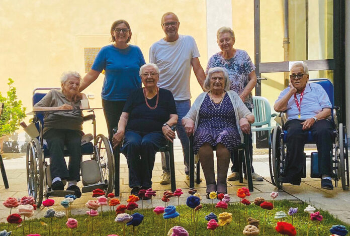 Case di Riposo fiori all'uncinetto