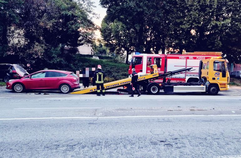 Auto in via Mondovì