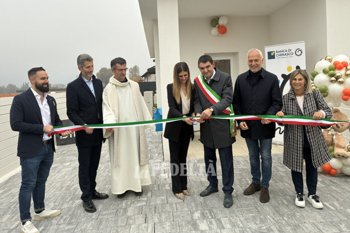 Il taglio del nastro del micronido Biribimbi Il taglio del nastro del micronido Biribimbi