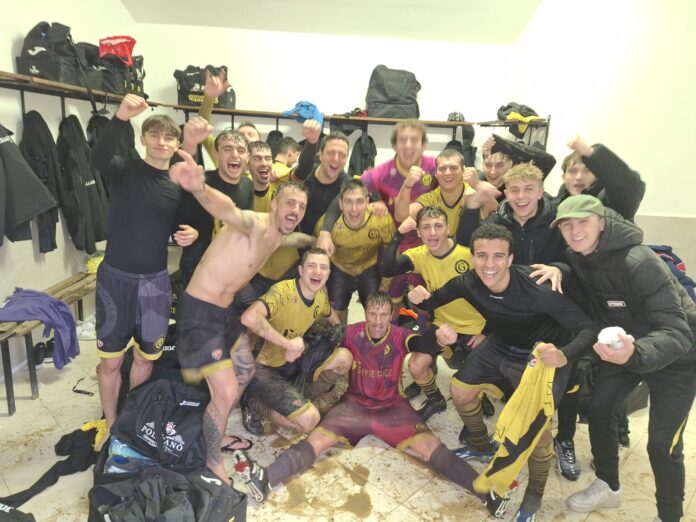 Seconda La Festa Della Giovanile Genola Nello Spogliatoio