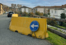 Via Torquato Tasso attende il ripristino della staccionata