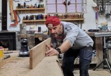 Falegname per vocazione: i 40 anni di lavoro di Sandro Lamberti Alessandro Lamberti al lavoro