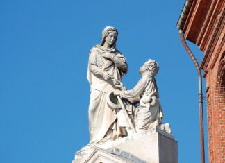 Cussanio, statua di Maria, Madre della divina Provvidenza