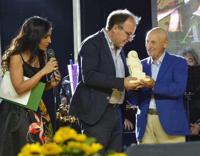 Premio-Virtu-e-conoscenza-per-Antonio-Di-Gennaro-Maina.jpg